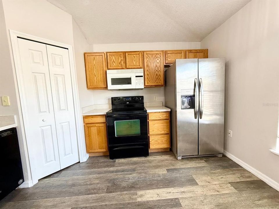 For Sale: $309,000 (4 beds, 2 baths, 1894 Square Feet)