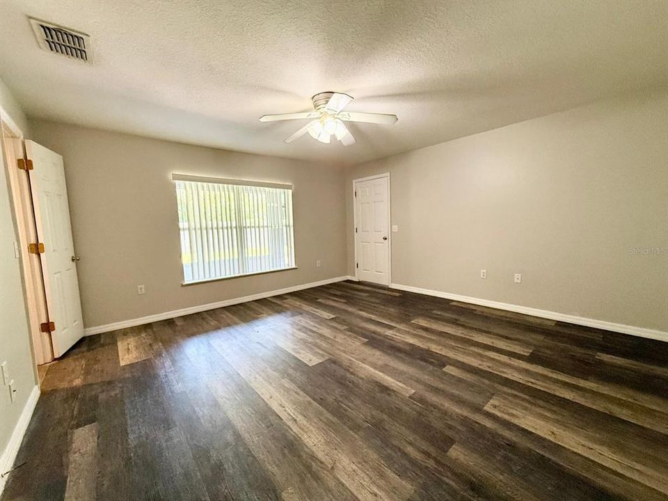 For Sale: $309,000 (4 beds, 2 baths, 1894 Square Feet)