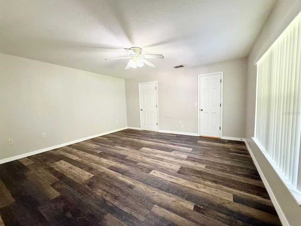 For Sale: $309,000 (4 beds, 2 baths, 1894 Square Feet)