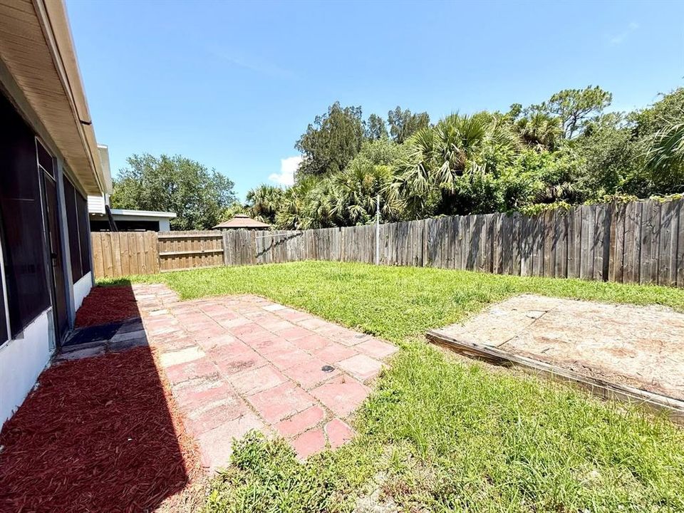 For Sale: $309,000 (4 beds, 2 baths, 1894 Square Feet)