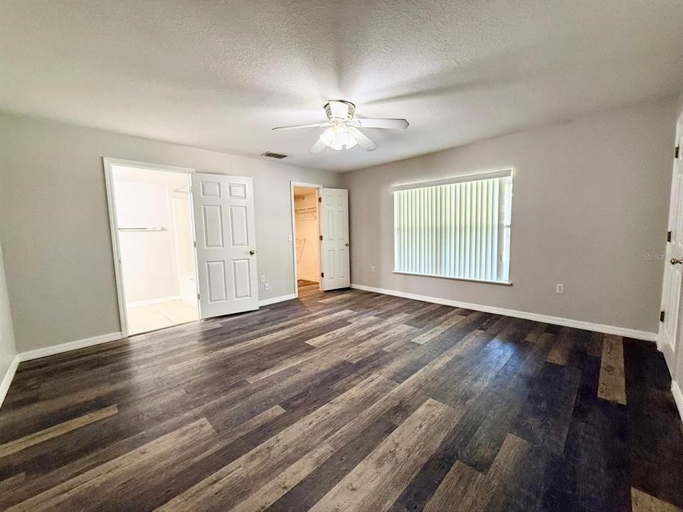 For Sale: $309,000 (4 beds, 2 baths, 1894 Square Feet)