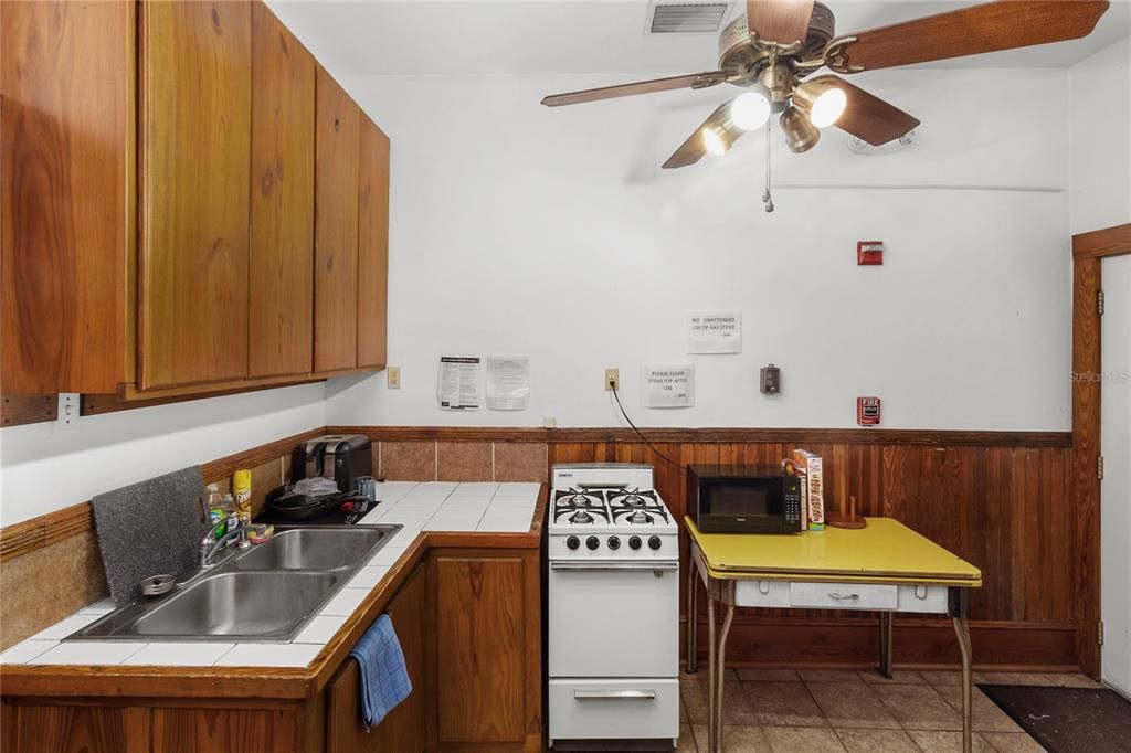 На продажу: $795,000 (1 спален, 4 ванн, 2598 Квадратных фут)