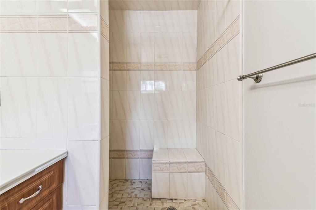 待售: $950,000 (4 贝兹, 2 浴室, 4419 平方英尺)