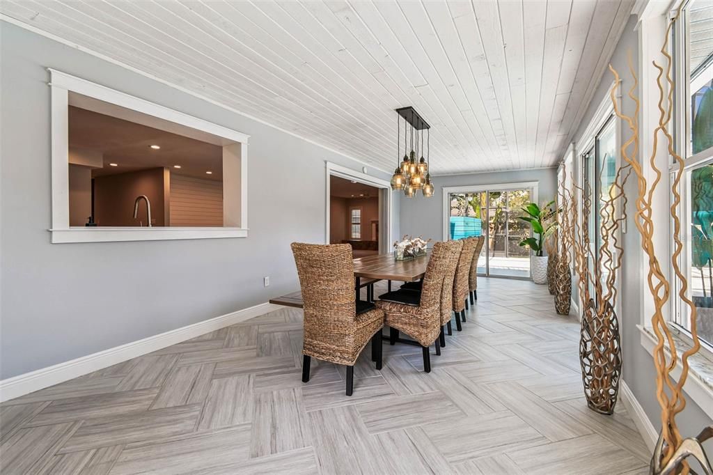 待售: $950,000 (4 贝兹, 2 浴室, 4419 平方英尺)