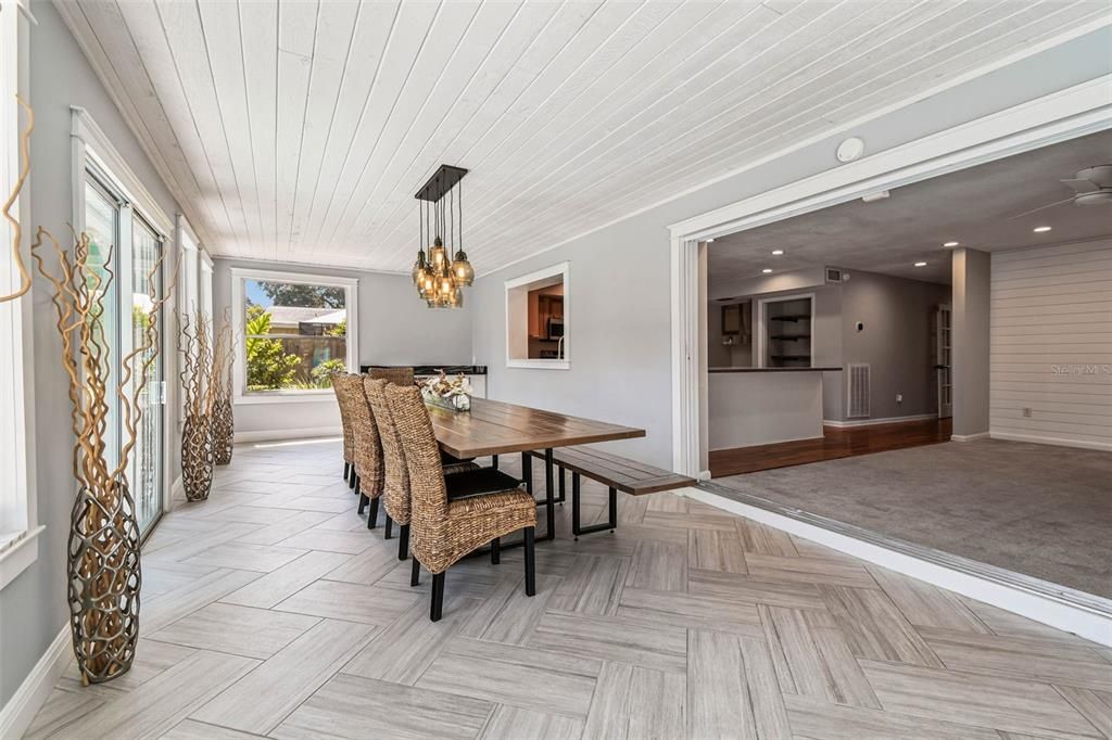 待售: $950,000 (4 贝兹, 2 浴室, 4419 平方英尺)