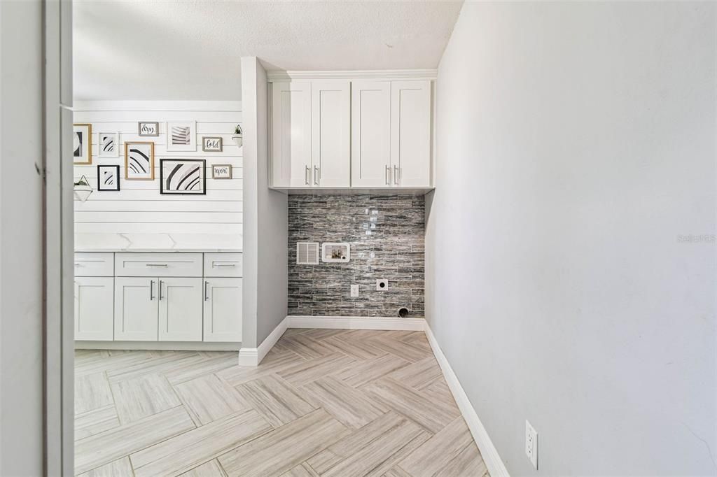 待售: $950,000 (4 贝兹, 2 浴室, 4419 平方英尺)