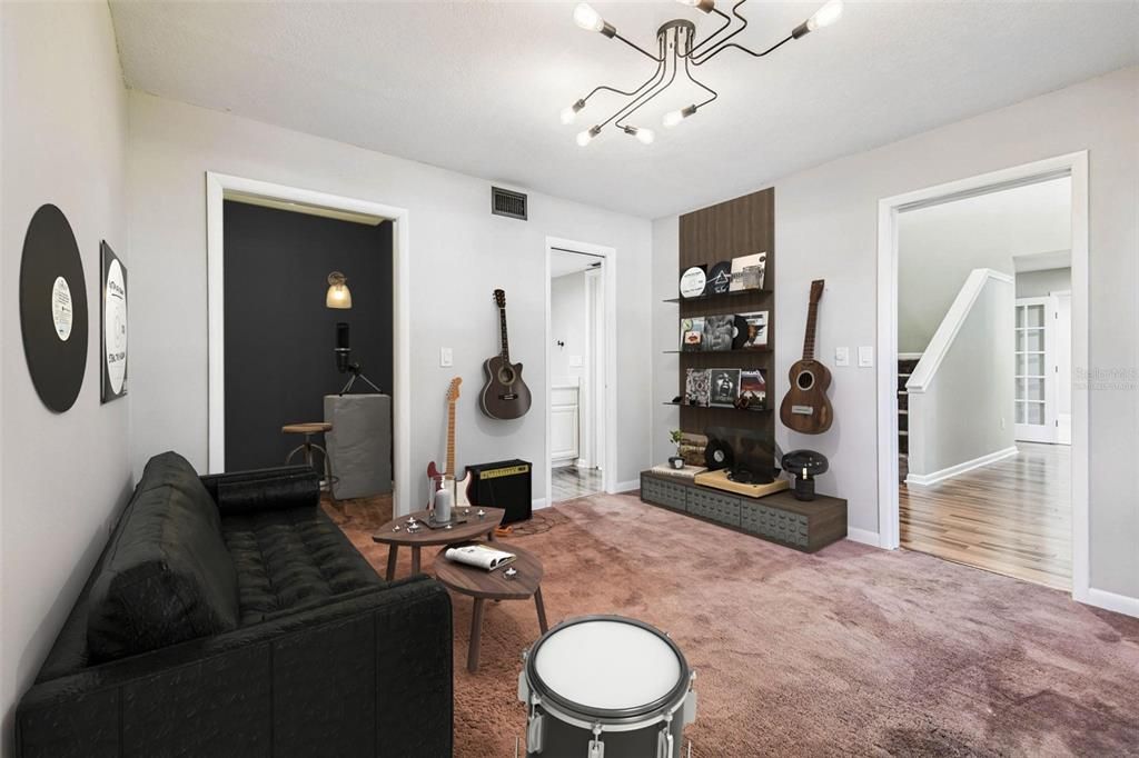 待售: $950,000 (4 贝兹, 2 浴室, 4419 平方英尺)