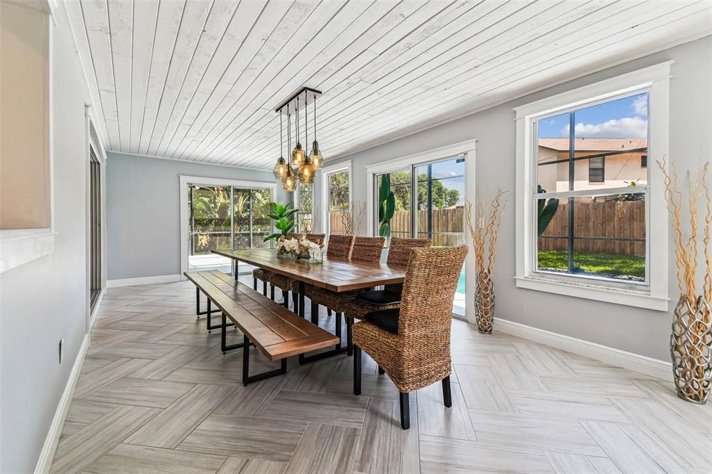 待售: $950,000 (4 贝兹, 2 浴室, 4419 平方英尺)