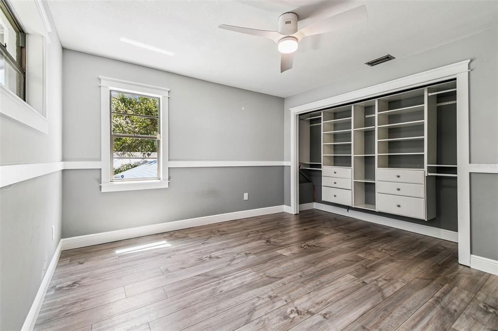 待售: $950,000 (4 贝兹, 2 浴室, 4419 平方英尺)