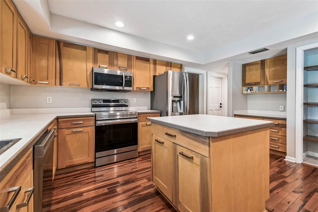 待售: $950,000 (4 贝兹, 2 浴室, 4419 平方英尺)