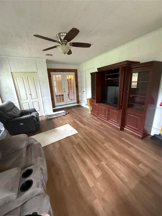 For Sale: $329,900 (2 beds, 2 baths, 1742 Square Feet)