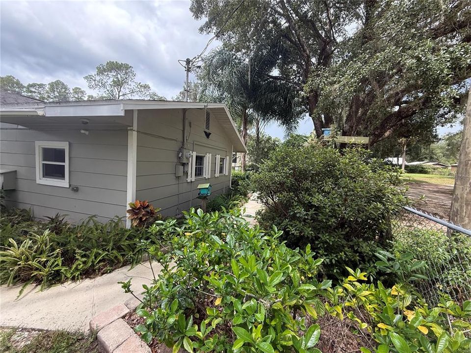 For Sale: $329,900 (2 beds, 2 baths, 1742 Square Feet)