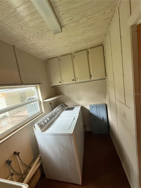 For Sale: $329,900 (2 beds, 2 baths, 1742 Square Feet)