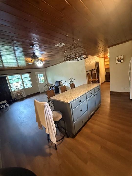 For Sale: $329,900 (2 beds, 2 baths, 1742 Square Feet)