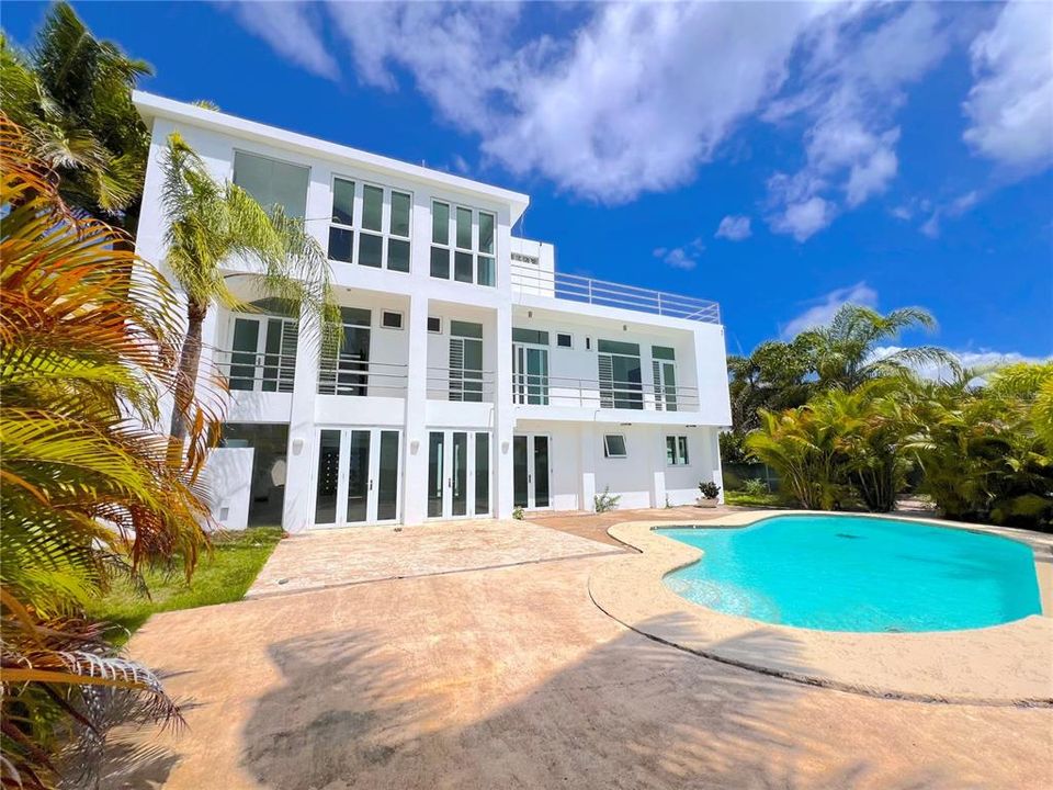 Recently Sold: $895,000 (5 beds, 4 baths, 4900 Square Feet)