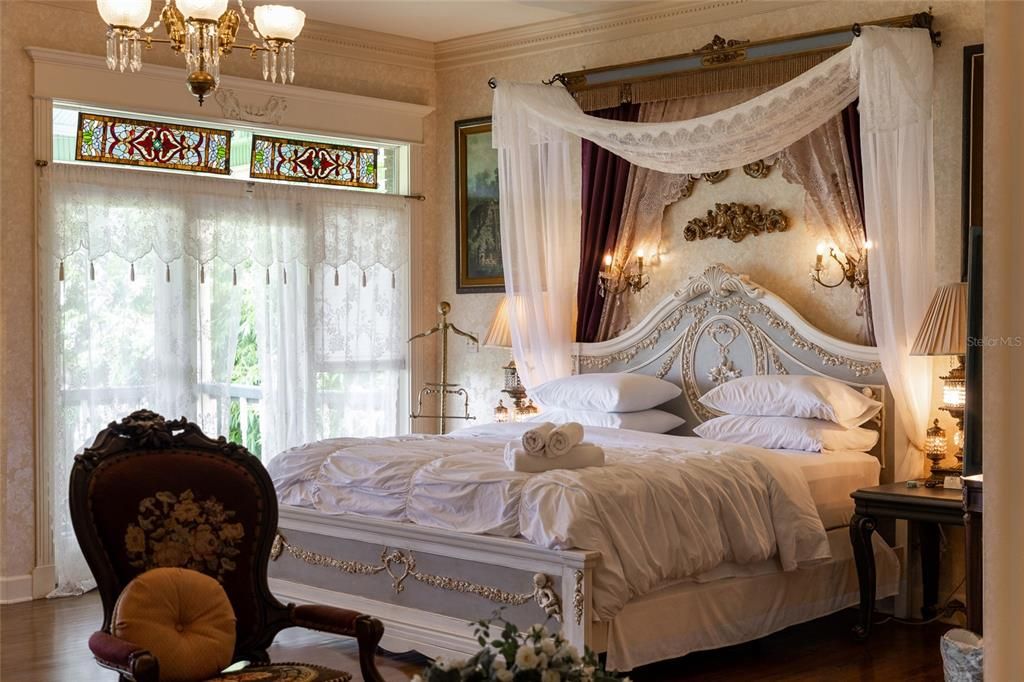 For Sale: $2,590,000 (5 beds, 6 baths, 8063 Square Feet)