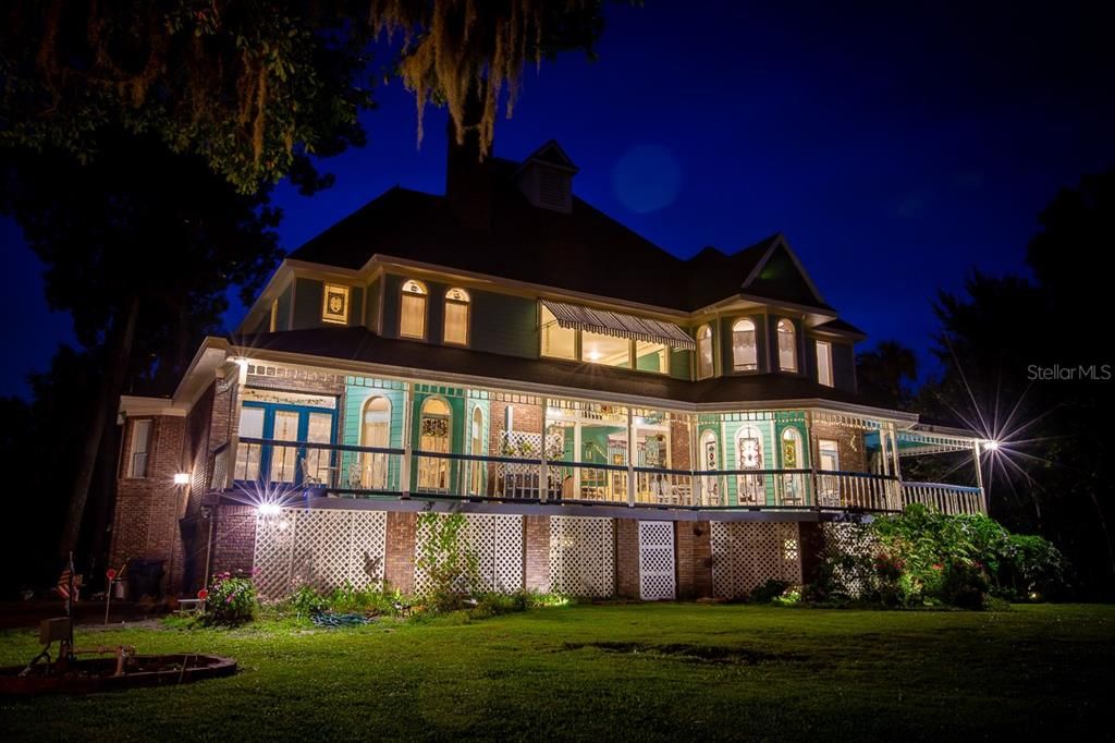 For Sale: $2,590,000 (5 beds, 6 baths, 8063 Square Feet)