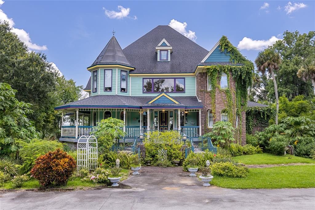 For Sale: $2,590,000 (5 beds, 6 baths, 8063 Square Feet)