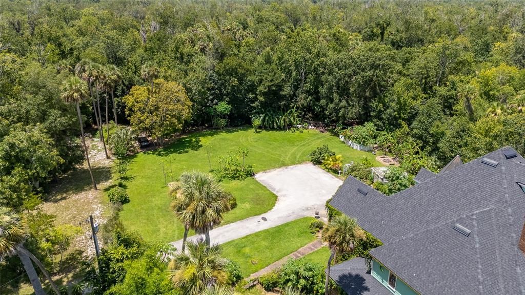 For Sale: $2,590,000 (5 beds, 6 baths, 8063 Square Feet)