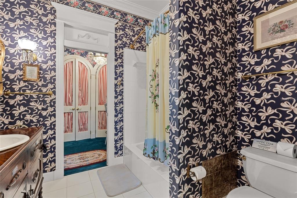 For Sale: $2,590,000 (5 beds, 6 baths, 8063 Square Feet)