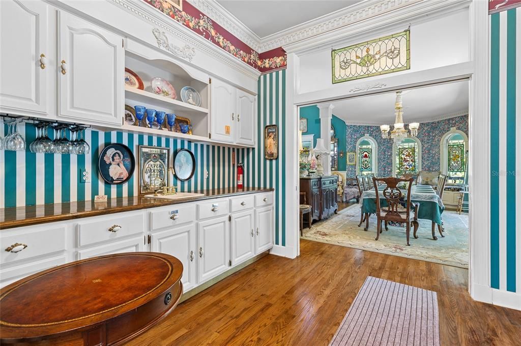 For Sale: $2,590,000 (5 beds, 6 baths, 8063 Square Feet)