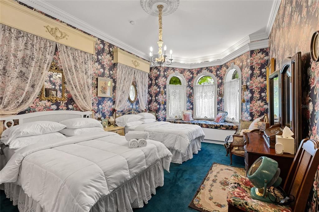 For Sale: $2,590,000 (5 beds, 6 baths, 8063 Square Feet)