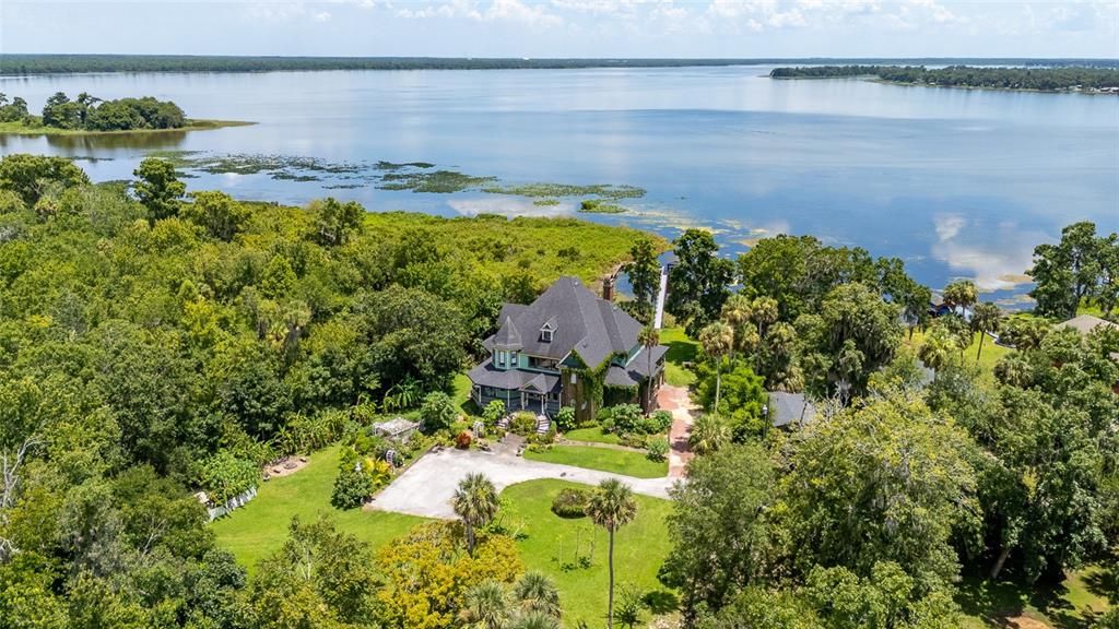 For Sale: $2,590,000 (5 beds, 6 baths, 8063 Square Feet)