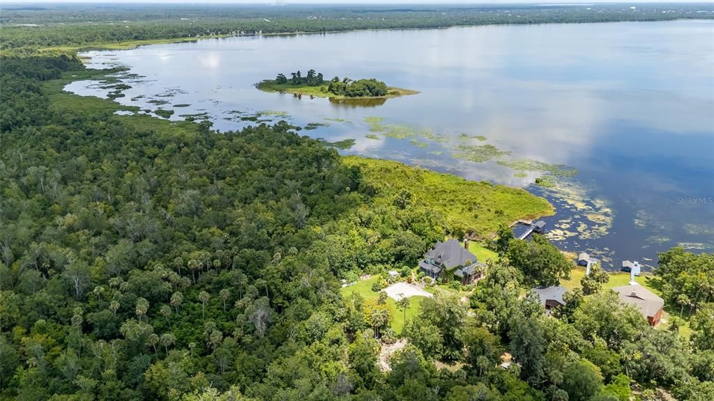 For Sale: $2,590,000 (5 beds, 6 baths, 8063 Square Feet)