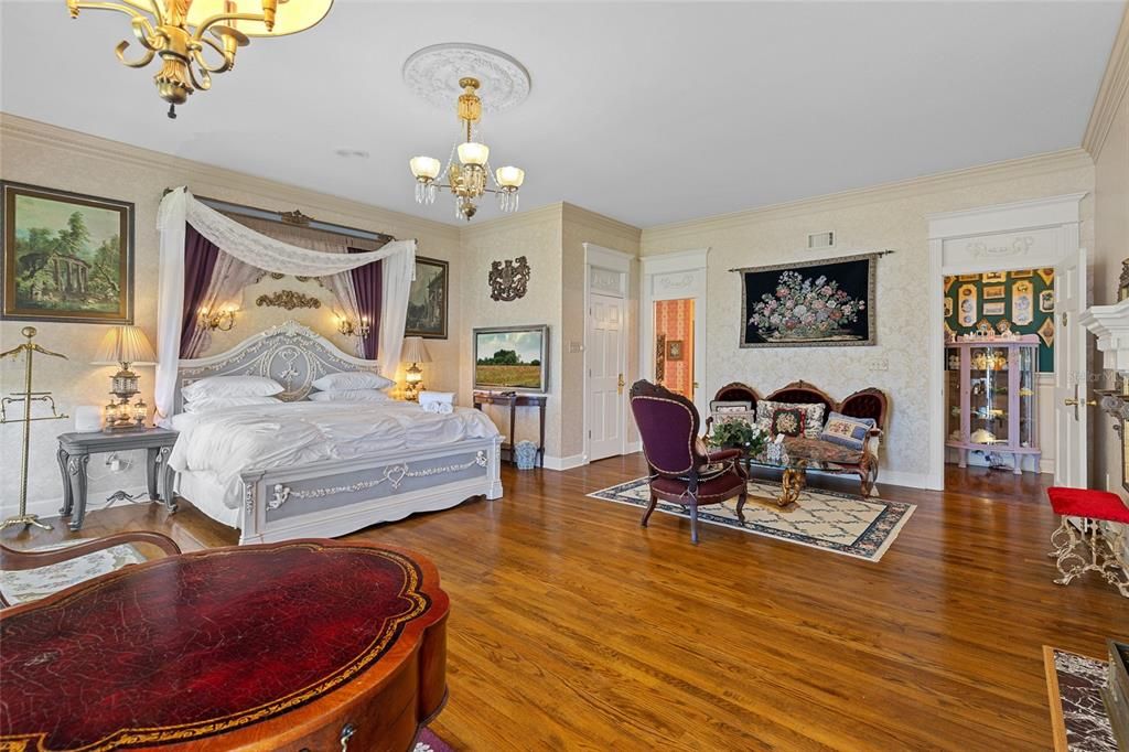 For Sale: $2,590,000 (5 beds, 6 baths, 8063 Square Feet)