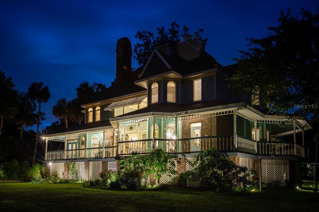 For Sale: $2,590,000 (5 beds, 6 baths, 8063 Square Feet)