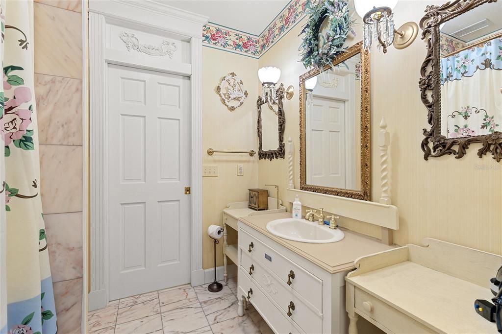 For Sale: $2,590,000 (5 beds, 6 baths, 8063 Square Feet)