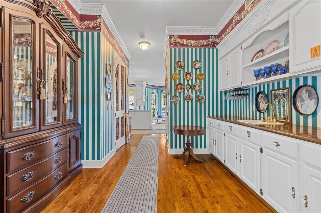 For Sale: $2,590,000 (5 beds, 6 baths, 8063 Square Feet)