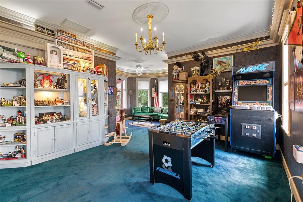 For Sale: $2,590,000 (5 beds, 6 baths, 8063 Square Feet)