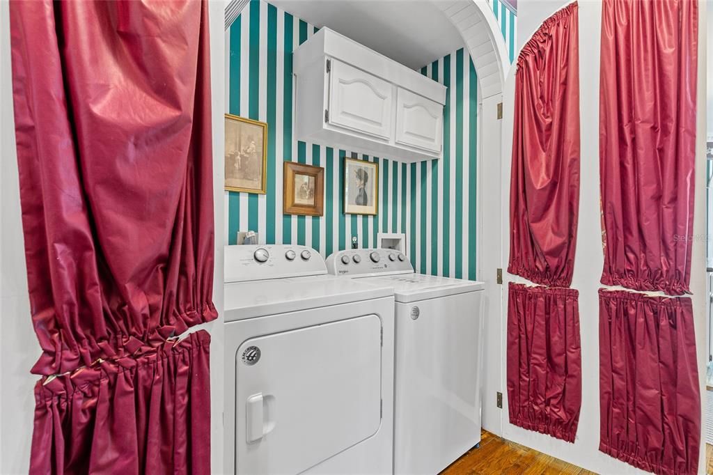 For Sale: $2,590,000 (5 beds, 6 baths, 8063 Square Feet)