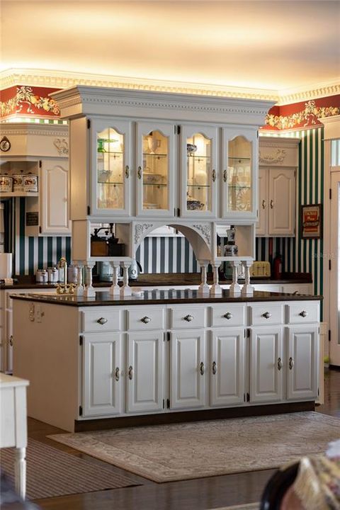 For Sale: $2,590,000 (5 beds, 6 baths, 8063 Square Feet)