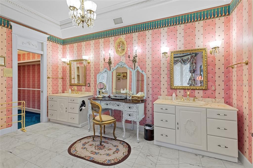 For Sale: $2,590,000 (5 beds, 6 baths, 8063 Square Feet)