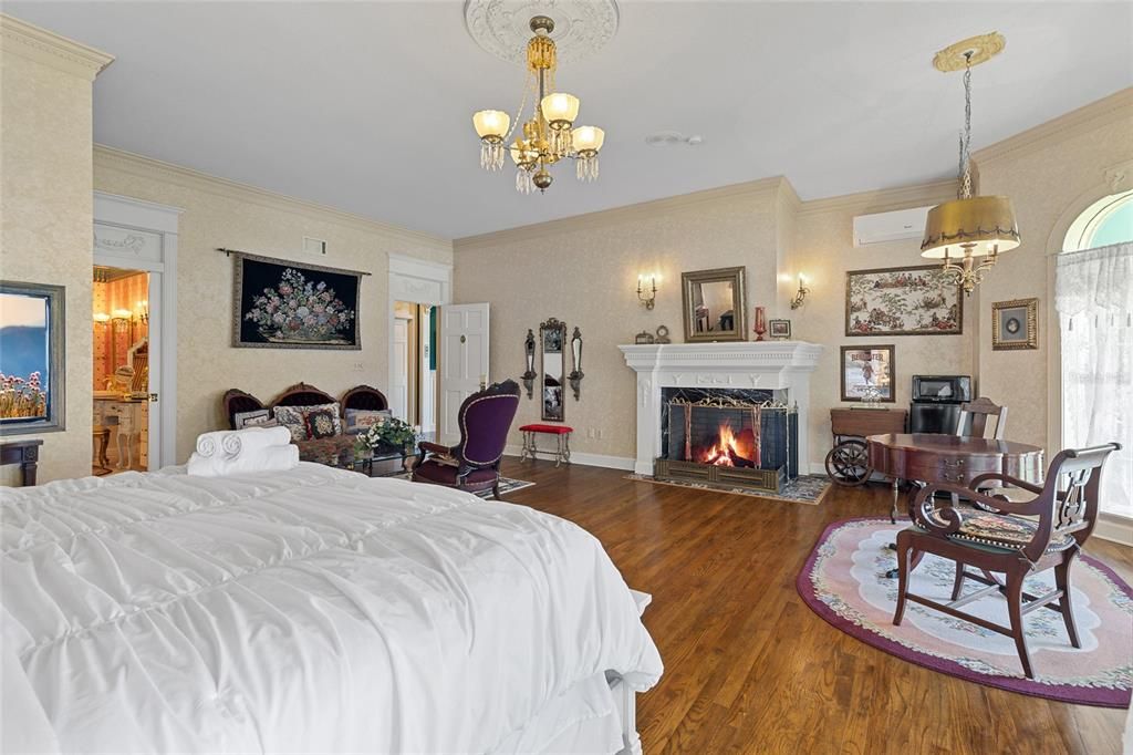 For Sale: $2,590,000 (5 beds, 6 baths, 8063 Square Feet)