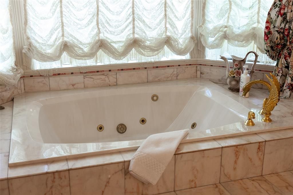 For Sale: $2,590,000 (5 beds, 6 baths, 8063 Square Feet)