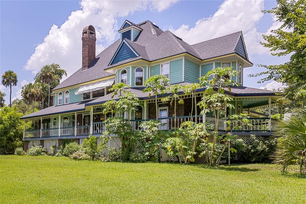 For Sale: $2,590,000 (5 beds, 6 baths, 8063 Square Feet)