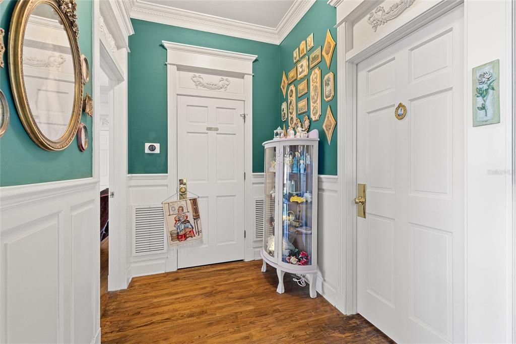 For Sale: $2,590,000 (5 beds, 6 baths, 8063 Square Feet)