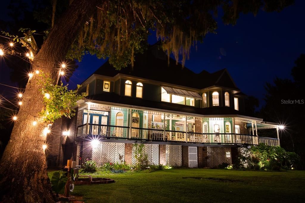 For Sale: $2,590,000 (5 beds, 6 baths, 8063 Square Feet)