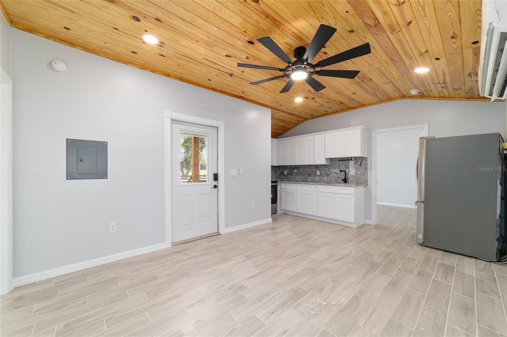 En Venta: $575,000 (2 camas, 1 baños, 710 Pies cuadrados)