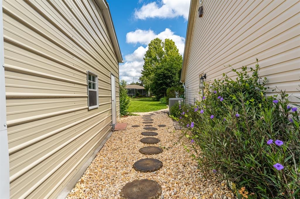 На продажу: $349,000 (2 спален, 2 ванн, 1347 Квадратных фут)