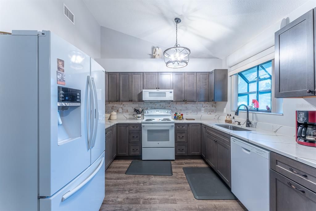 На продажу: $349,000 (2 спален, 2 ванн, 1347 Квадратных фут)