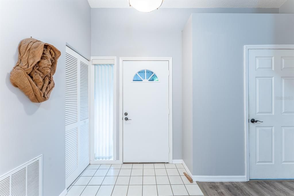 На продажу: $349,000 (2 спален, 2 ванн, 1347 Квадратных фут)