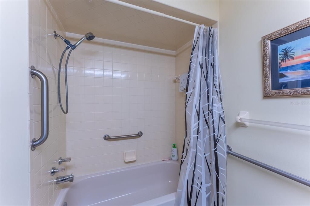 На продажу: $349,000 (2 спален, 2 ванн, 1347 Квадратных фут)