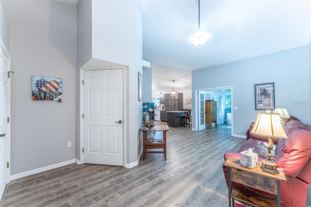 На продажу: $349,000 (2 спален, 2 ванн, 1347 Квадратных фут)