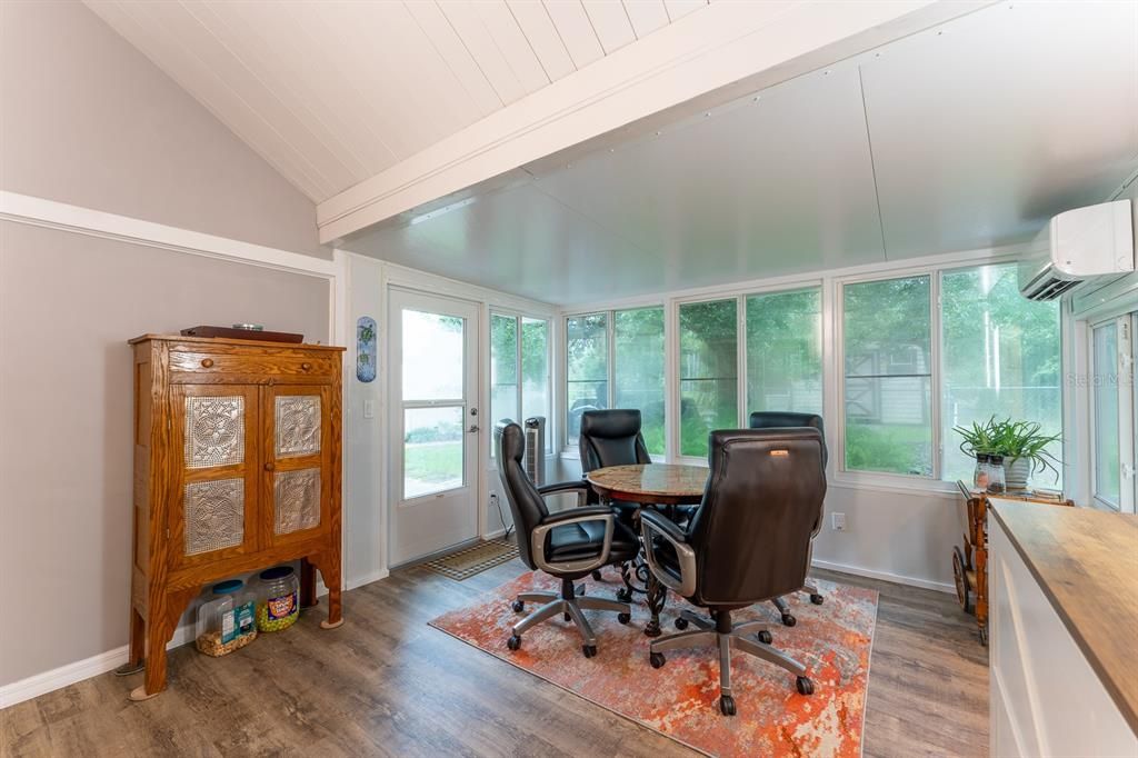 На продажу: $349,000 (2 спален, 2 ванн, 1347 Квадратных фут)