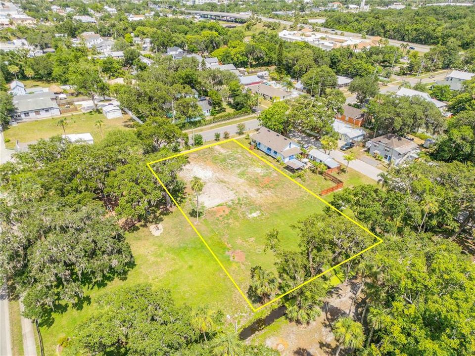 Под контрактом: $320,000 (0.49 acres)