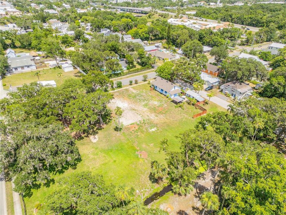 Под контрактом: $320,000 (0.49 acres)
